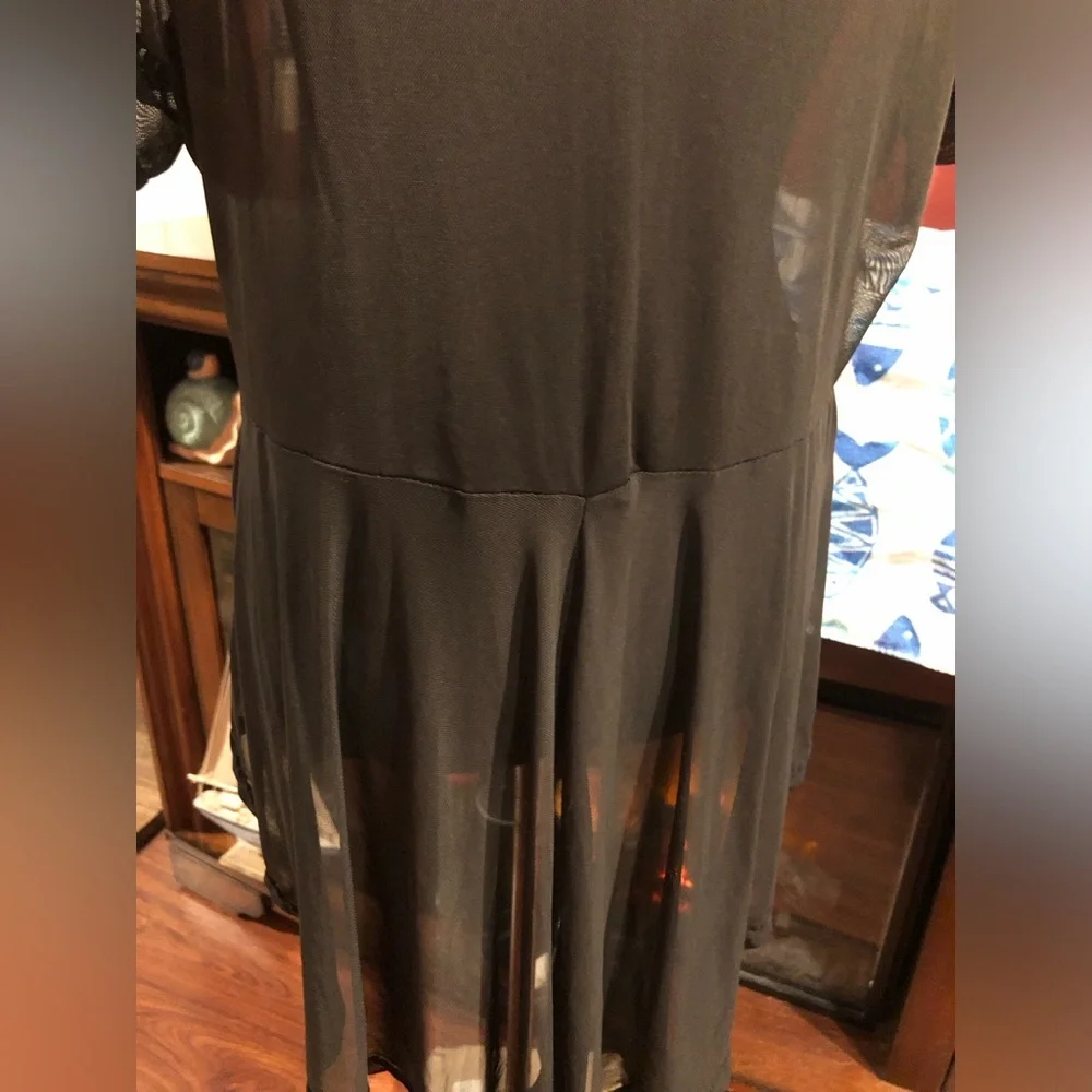 Black Short Sleeve Sheer Peplum Tunic
OR Sheer Bathingsuit Cover up - Picture 3 of 13